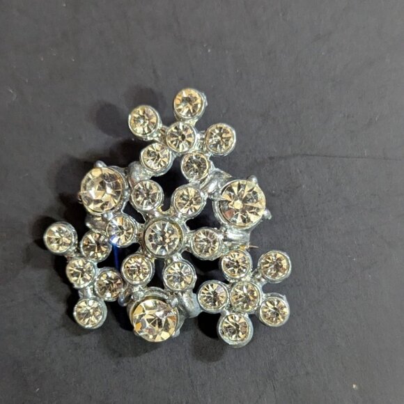 Vintage Rhinestone Snowflake Brooch Crystal Pin Silver Tone Sparkle Jewelry - Picture 4 of 6